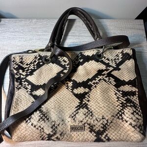 Pulicati Brown and Cream Tote Bag with Elegant Design 👑